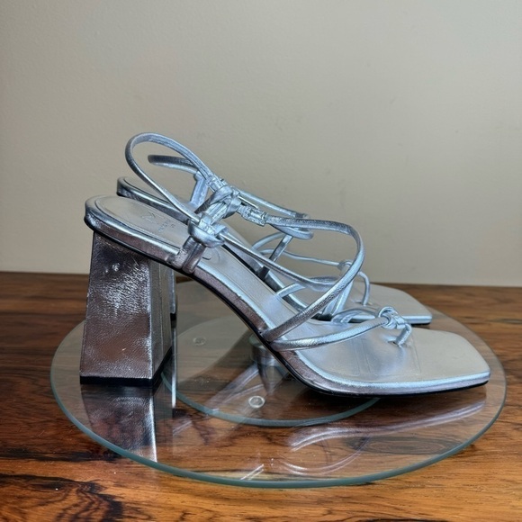 NEW Marc Fisher Giada Sandal in silver - Picture 8 of 16
